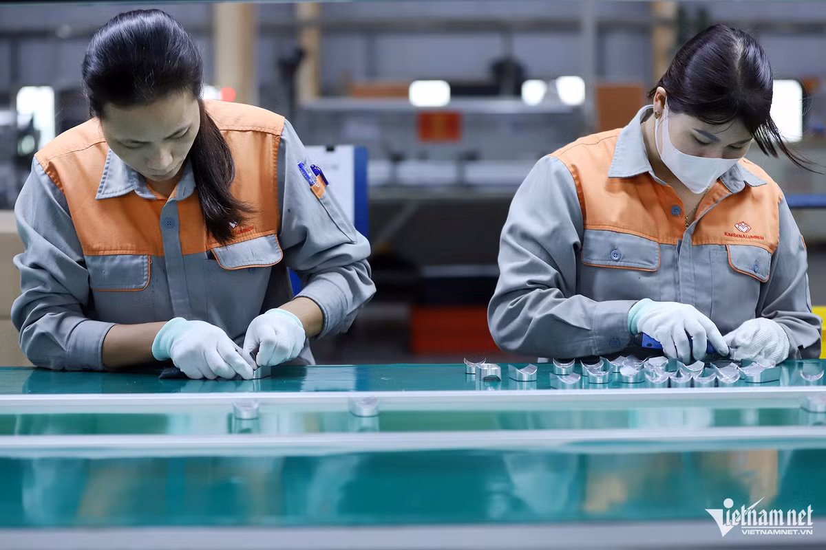 Nguoi lao dong dong BHXH 15 nam huong luong huu the nao?