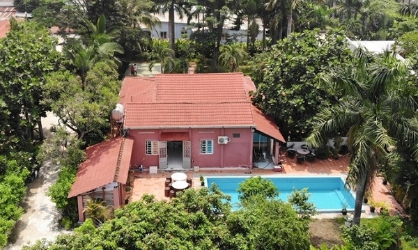 Ở tuổi 46, ca sĩ Nguyễn Phi Hùng vẫn vui đời với cuộc sống độc thân. Nam ca sĩ có nhà vườn ở Củ Chi (TP HCM), cũng là nơi ca sĩ thư giãn, cải thiện tinh thần, sức khỏe. Ảnh: Ngoisao