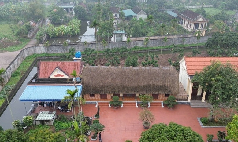 Ngôi nhà mái bổi của ông Vũ Văn Phi đã trải qua 5 đời với khoảng 160 năm. Ảnh: Vietnamnet