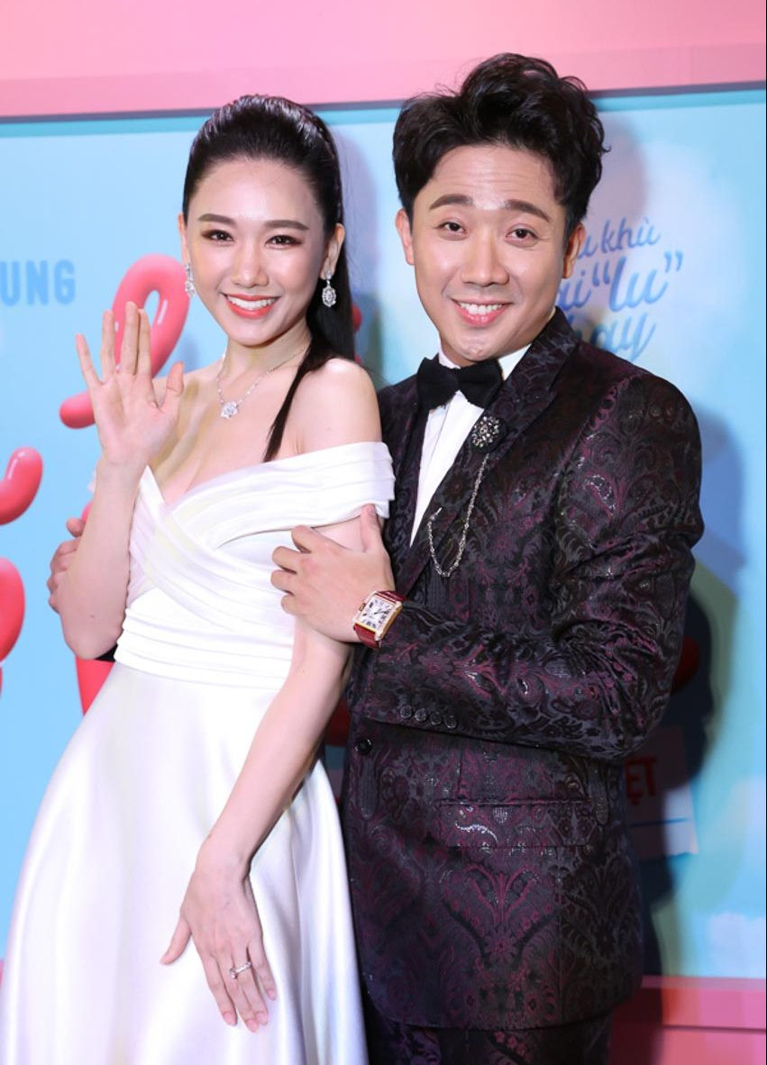 Tham dự sự kiện ra mắt phim “Cua lại vợ bầu” năm 2019, Trấn Thành đeo chiếc đồng hồ Tank Anglaise đình đám thuộc dòng Cartier Tank, giá 2,5 tỷ đồng. Ảnh: Người đưa tin