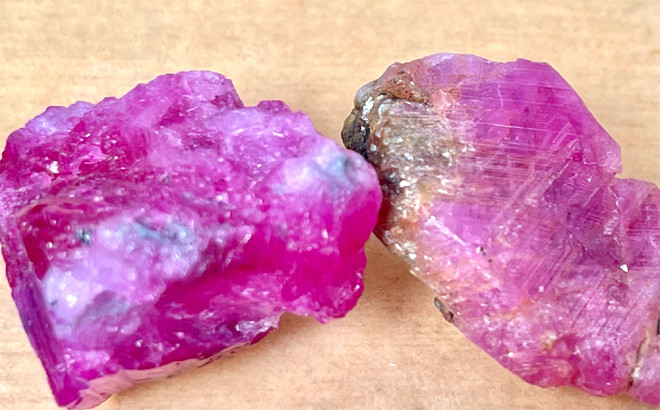 Huyện Lục Yên nổi tiếng với đá ruby quý hiếm. Khối đá ruby lớn từng được tìm thấy tại Lục Yên có trọng lượng 2.160 gram tương đương 10.800 cara. Ảnh: Baoyenbai