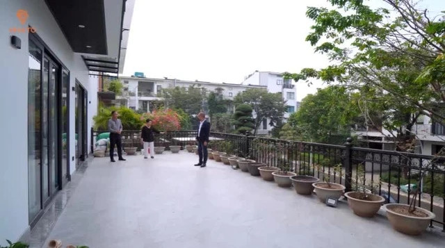 Sân thượng rộng rãi, đón gió mát. Nguồn ảnh: chụp màn hình NhaTo