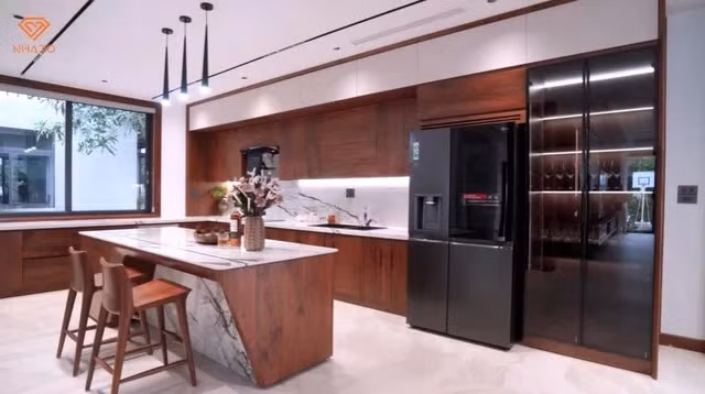 Khu bếp đơn giản nhưng tiện nghi.