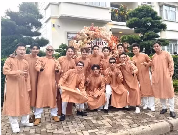 Nhiều người không khỏi trầm trồ trước sự giàu có của gia đình chú rể. Ảnh: Vietnamnet