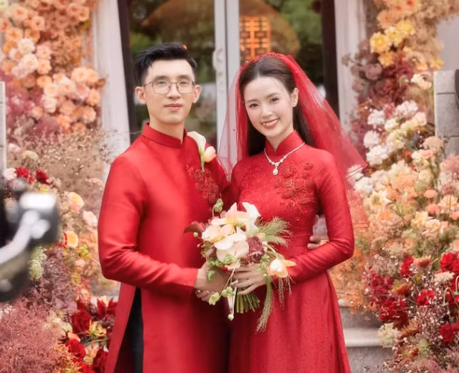 Midu và Minh Đạt được cho là rất xứng đôi vừa lứa. Trong khi thiếu gia Minh Đạt là một doanh nhân thành đạt, giàu có thì Midu cũng là "phú bà" Vbiz sở hữu khối tài sản "không phải dạng vừa". Ảnh: GiadinhVietNam