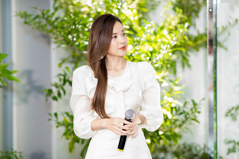 Năm 2016, Midu còn thành lập thương hiệu thời trang và mở hàng loạt cửa hàng ở TP HCM. Cô còn chi tiền tỷ để đầu tư vào các khu vui chơi mua sắm kết hợp ẩm thực thời trang. Ảnh: FBNV