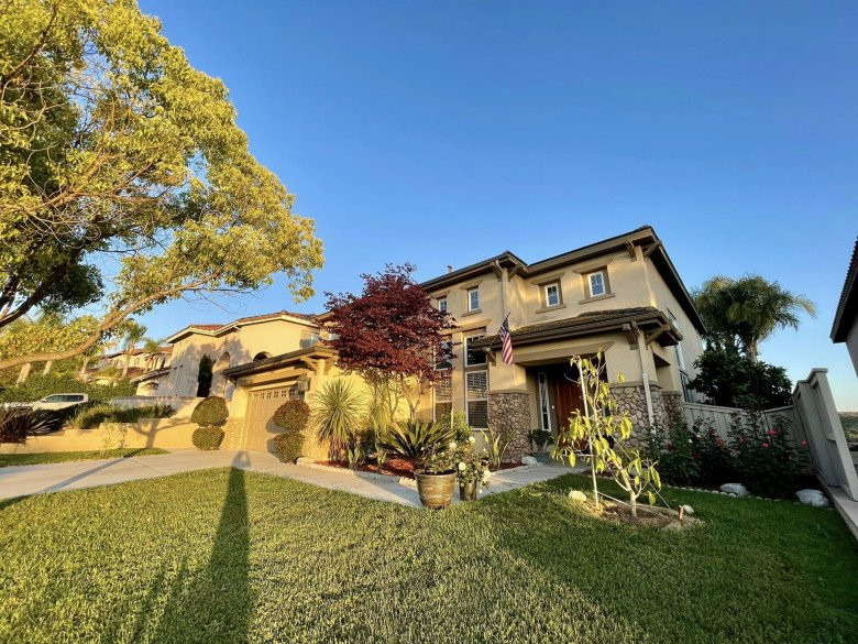 Trên trang cá nhân, nữ diễn viên nhiều lần chia sẻ hình ảnh ngôi nhà tại Mỹ khiến ai nấy đều xuýt xoa.