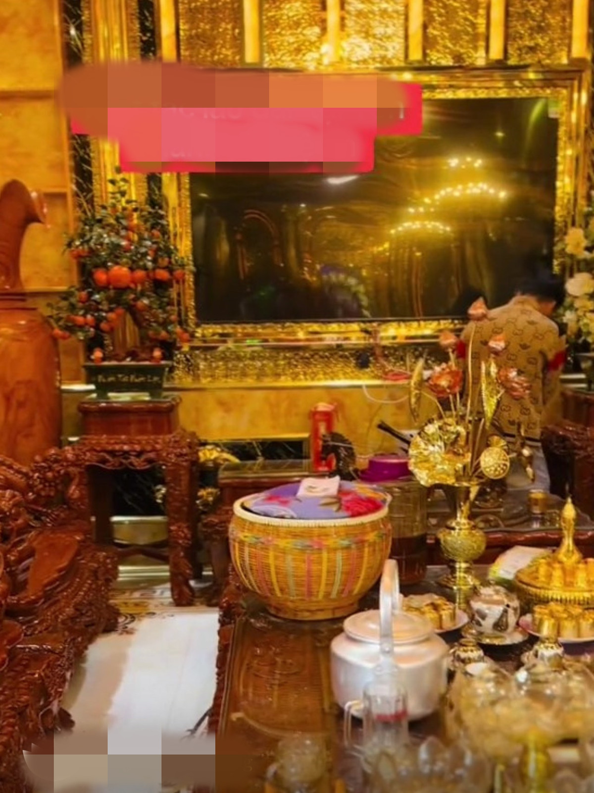 Anh Thoan cho biết dù tòa lâu đài chưa hoàn thiện nhưng gia đình đã mở cửa đón khách đến tham quan từ đầu Tết Nguyên đán Giáp Thìn.