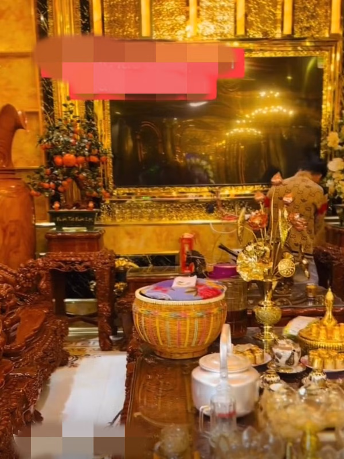 Anh Thoan cho biết dù tòa lâu đài chưa hoàn thiện nhưng gia đình đã mở cửa đón khách đến tham quan từ đầu Tết Nguyên đán Giáp Thìn.