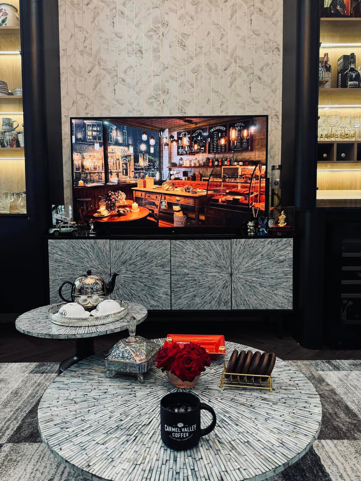 Trên trang cá nhân, hot mom Hằng Túi vừa chia sẻ một cuối tuần tại gia, qua đó hé lộ không gian sống hiện tại khiến dân tình choáng ngợp.