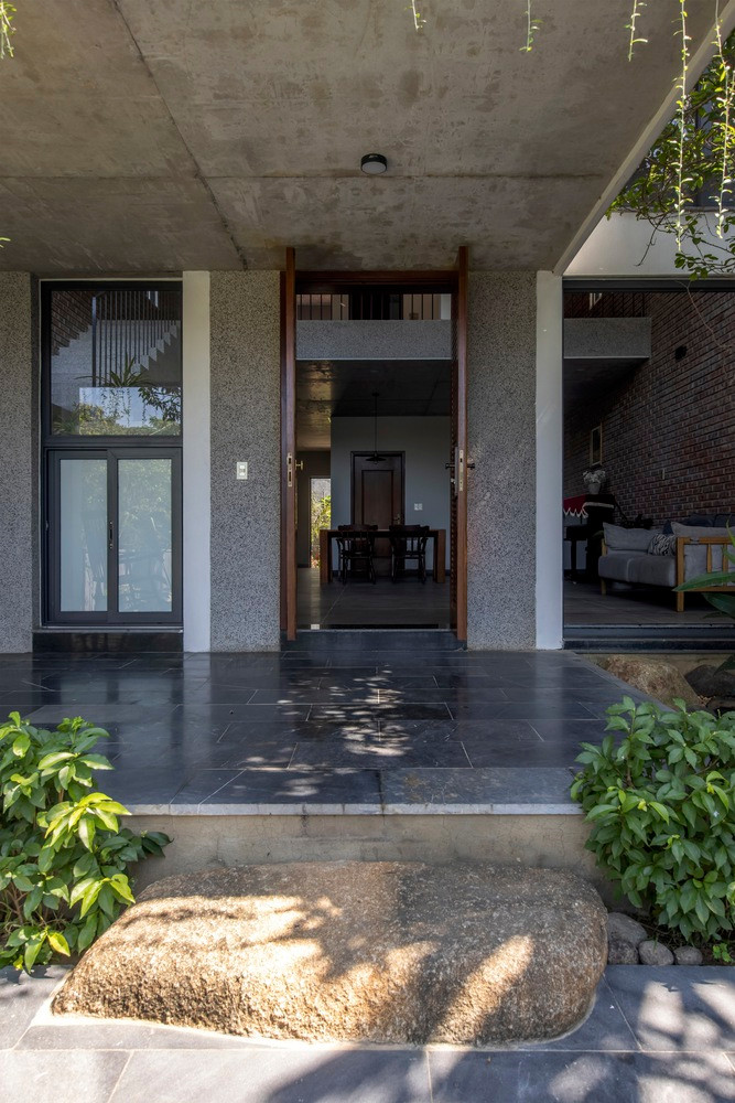 Cấu trúc ngôi nhà được sắp xếp theo nhiều tỷ lệ, với độ sâu và chiều cao khác nhau. Ảnh: Hoàng Lê