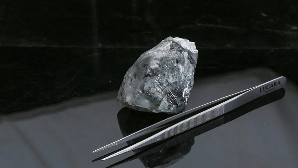 Tháng 11 năm 2020, Lucara tìm thấy một viên kim cương trắng 998 carat tại Karowe(Botswana). Thời điểm đó, viên đá quý này được xếp hạng là viên kim cương lớn thứ 5 từng được tìm thấy. Ảnh: Robbreport