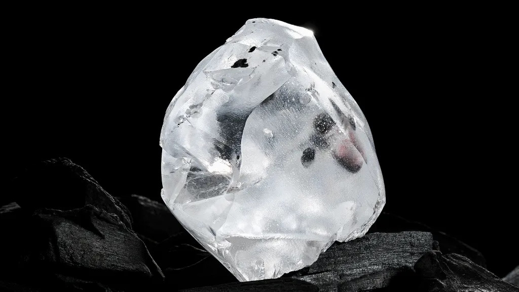 Viên kim cương Lesotho Legend 910 carat được tìm thấy tại mỏ Letseng của Lesotho vào năm 2018, có màu sắc đẹp mắt. Ảnh: Robbreport