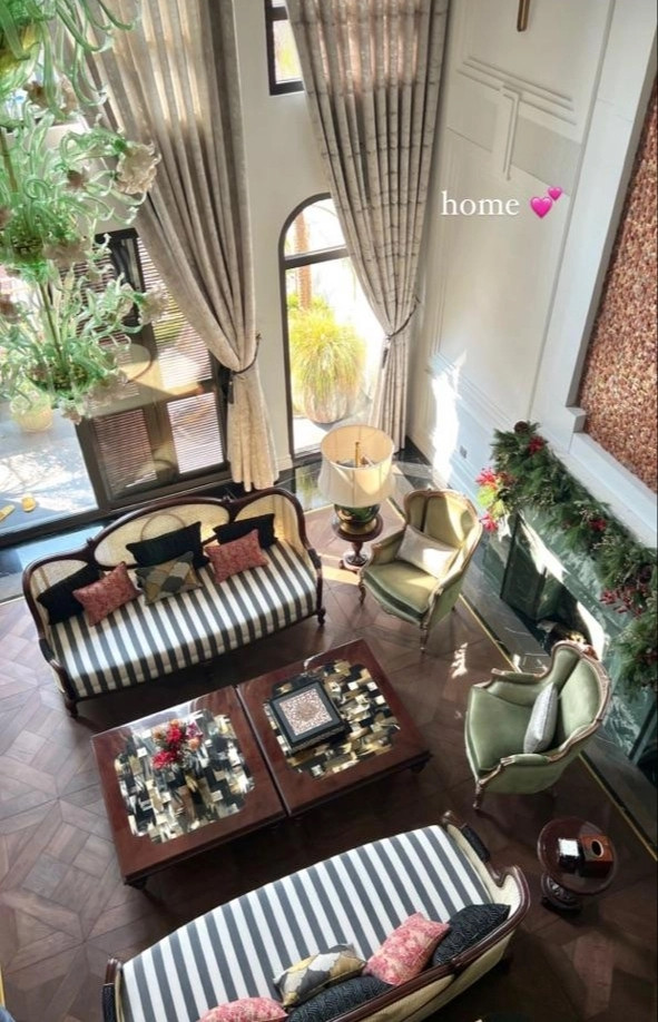 Theo thông tin trên mạng xã hội, căn nhà của bố mẹ Chao nằm ở khu vực trung tâm thủ đô, có giá trị vô cùng đắt đỏ.