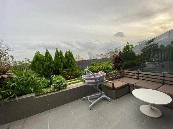 Sân thượng là khu vực Thu Trang thích nhất, nó mang lại cho cô cảm giác thoải mái, gần gũi với thiên nhiên. Ảnh: Thethao&amp;vanhoa