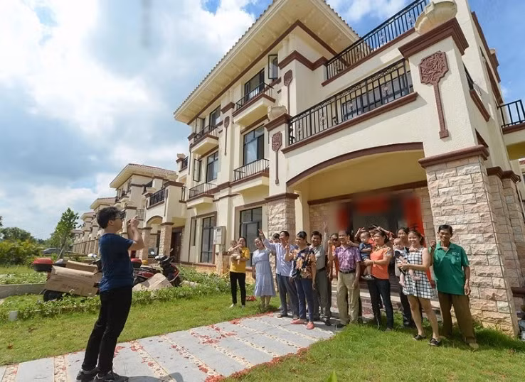 Thậm chí, có gia đình muốn sở hữu hai căn biệt thự để gọi cả con cháu, họ hàng ở nơi khác tới ở.