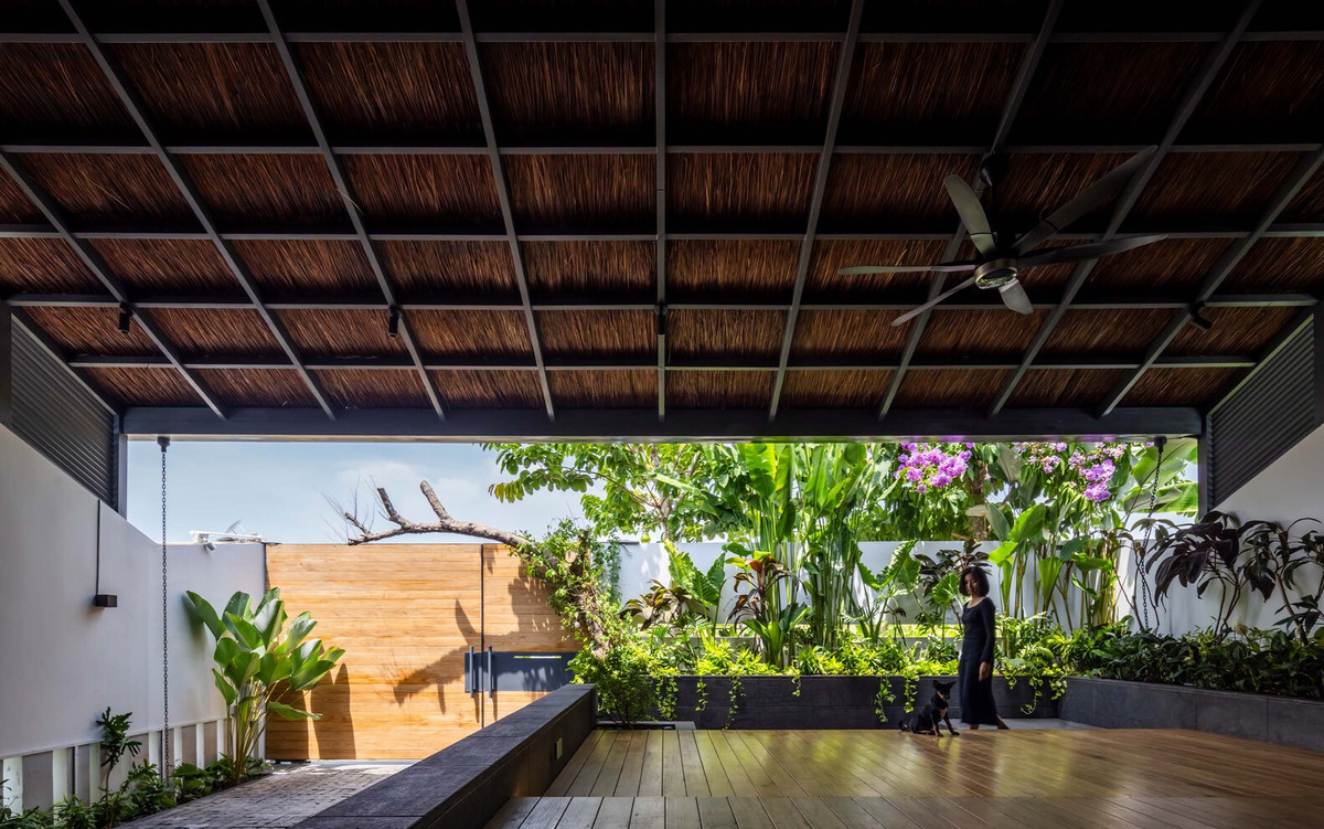 Việc giảm không gian sử dụng để nhường chỗ cho các khu vực chuyển tiếp giúp tăng cường kết nối với thiên nhiên và thúc đẩy sự tương tác giữa các cá nhân nhiều hơn, nuôi dưỡng sức khỏe cả về thể chất và tinh thần.