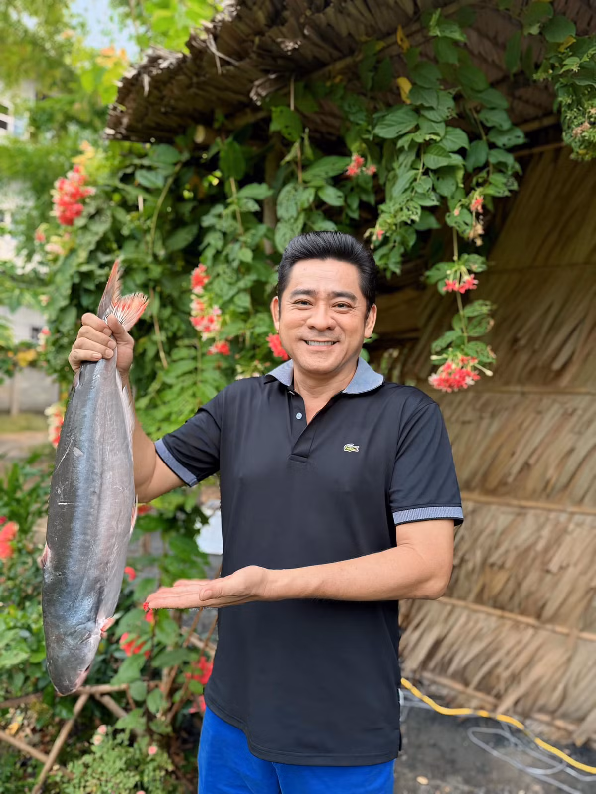  Tài tử Huỳnh Anh Tuấn còn cải tạo ao, thả thêm cá rô, diêu hồng. Ảnh: FB Huỳnh Anh Tuấn