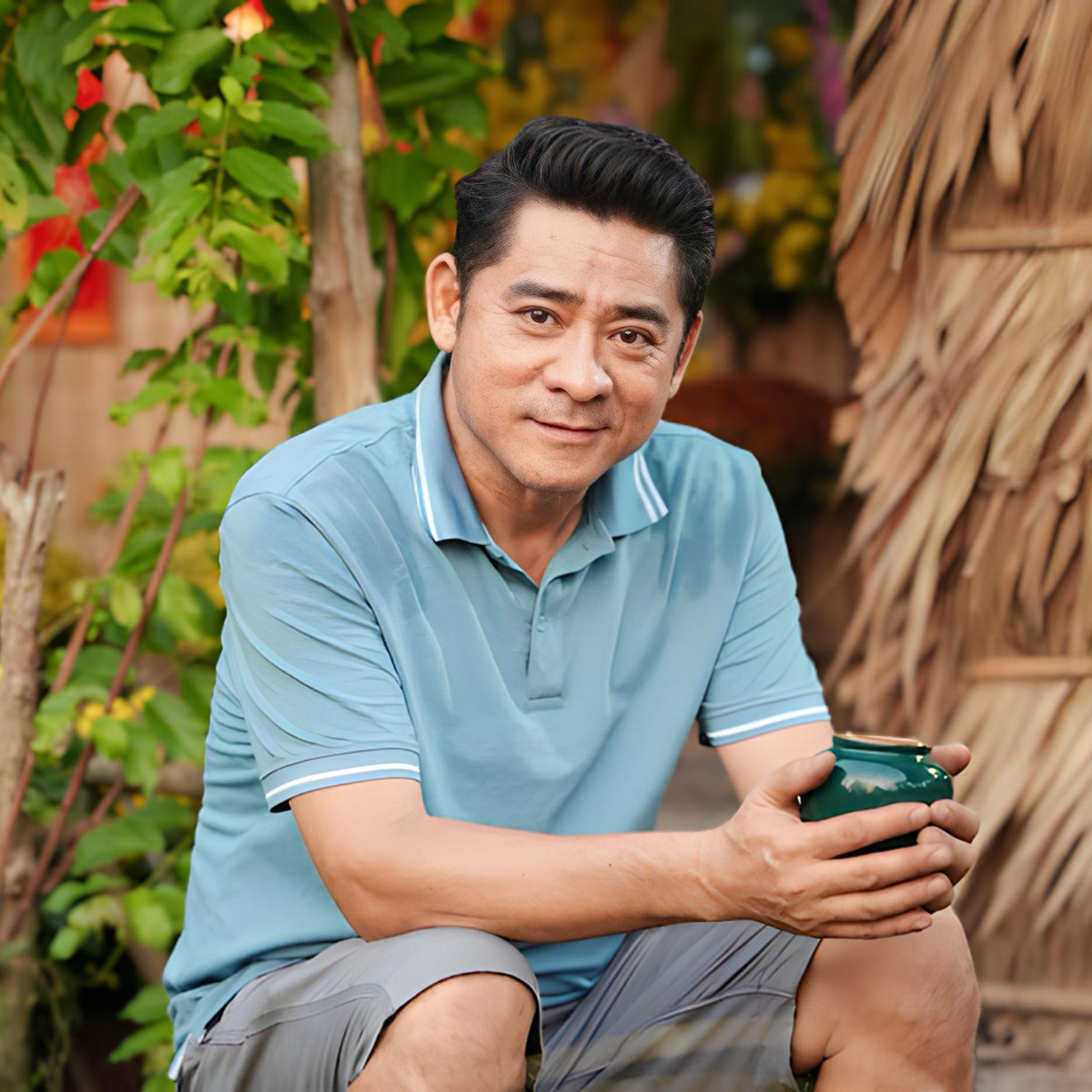 Với Huỳnh Anh Tuấn, việc vận động và hít thở không khí trong lành nơi thôn quê là liều thuốc bổ cho sức khỏe thể chất và tinh thần. Ảnh: FB Huỳnh Anh Tuấn