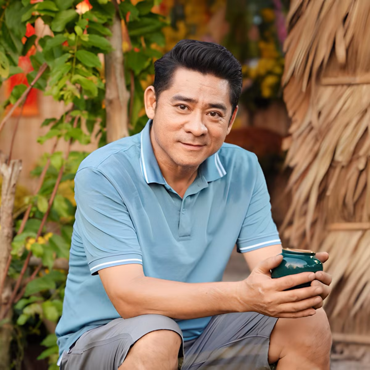 Với Huỳnh Anh Tuấn, việc vận động và hít thở không khí trong lành nơi thôn quê là liều thuốc bổ cho sức khỏe thể chất và tinh thần. Ảnh: FB Huỳnh Anh Tuấn