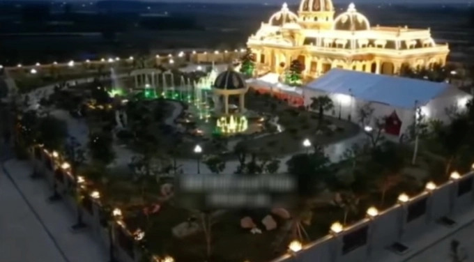 Không hé lộ diện tích nhưng ước tính căn biệt thự rộng tới vài nghìn mét vuông. Ảnh: Chụp màn hình