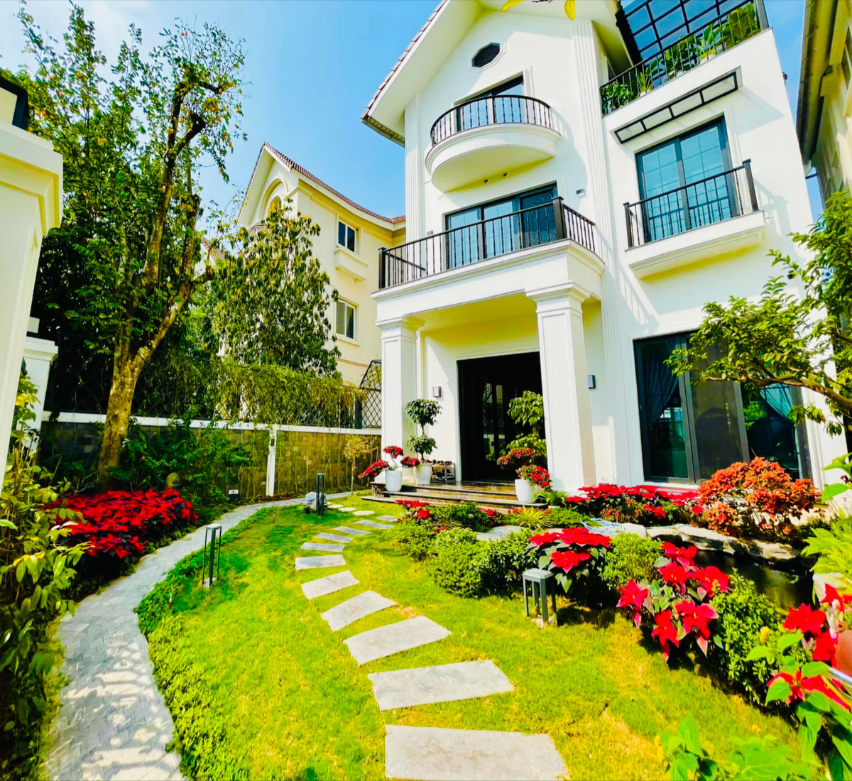 Trong số đó phải kể đến căn biệt thự được định giá 60 tỷ đồng tại Hà Nội. Ảnh: FB Lã Thanh Huyền