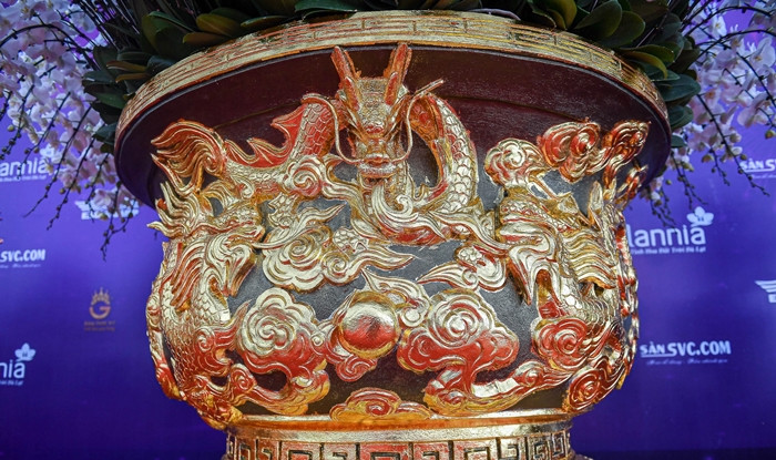 Phần chậu lan dát vàng 24K. Ảnh: Dân trí