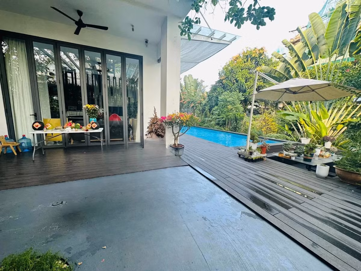 Năm 2019, vợ chồng Lý Hải - Minh Hà quyết định dọn về ở trong căn biệt thự sân vườn bề thế ở vùng ngoại ô để các con có thêm nhiều không gian vui chơi. Ảnh: FBNV