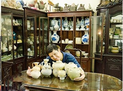 Bên trong căn nhà có rất nhiều đồ cổ.