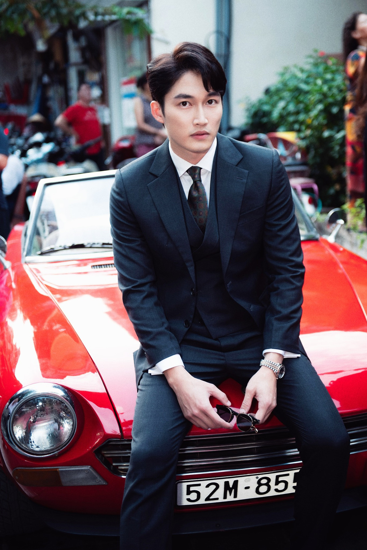 Phủ sóng nhiều bộ phim giờ vàng của VTV, Đình Tú được yêu thích nhờ ngoại hình điển trai, chiều cao nổi bật trên 1,8m. Diễn xuất của anh cũng được nhận xét tự nhiên, lôi cuốn.