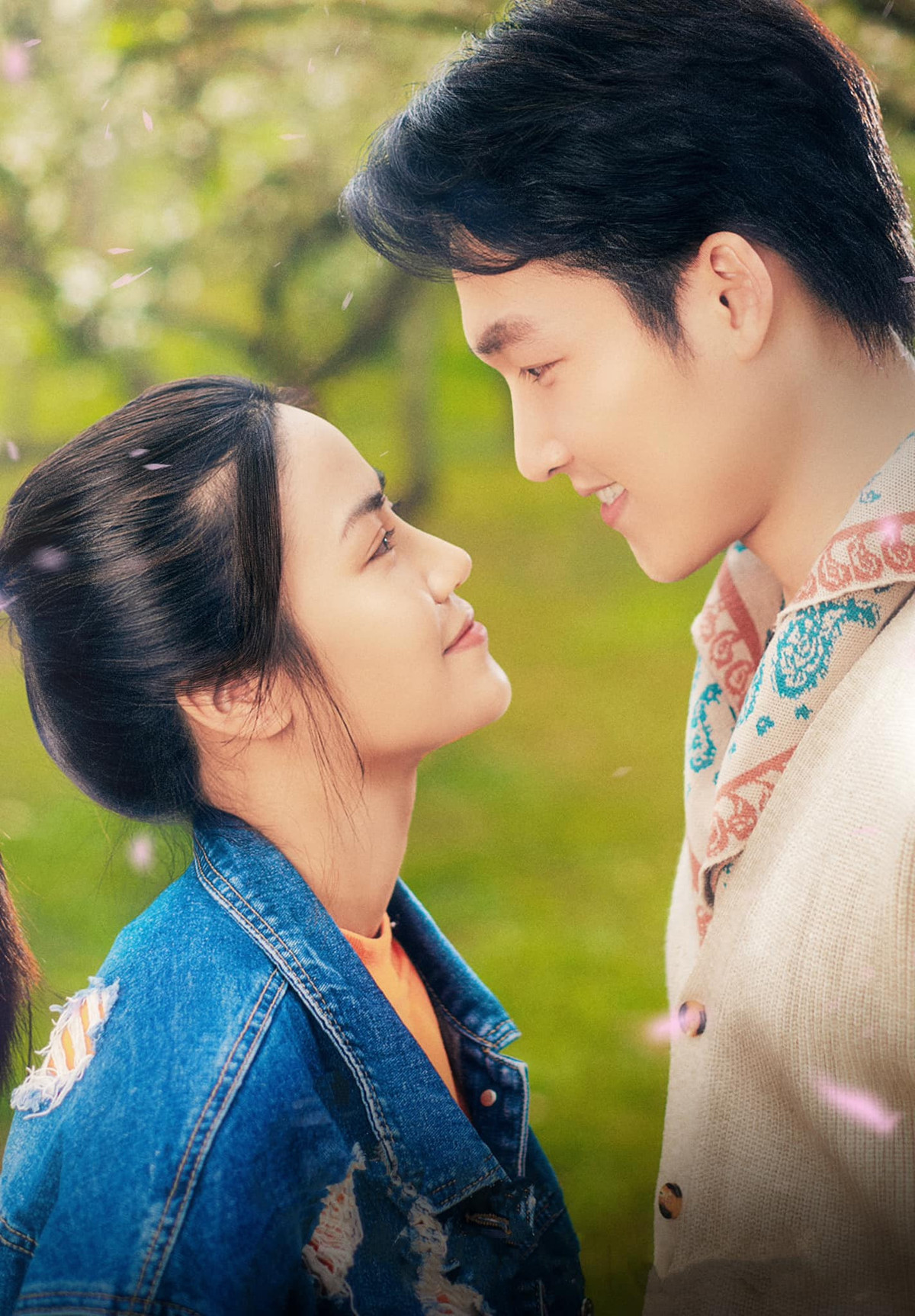 Hiện tại, Đình Tú và bạn diễn Anh Đào trong 'Gặp em ngày nắng' được nhận xét là "cặp đôi mới của phim truyền hình Việt". Sự ăn ý trong diễn xuất của cả hai khiến khán giả tích cực 'đẩy thuyền' cho Đình Tú và nữ chính dù Anh Đào ngoài đời đã có bạn trai.