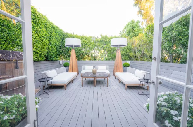 Ngoài ra, dinh thự còn có một spa riêng biệt với phòng xông hơi, phòng mát xa và tiệm làm đẹp. Ảnh: DM