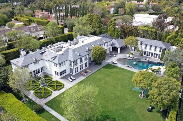 Theo thông tin từ FOX 11 Los Angeles, ngày 23/9 vừa qua, lực lượng An ninh Nội địa đã tiến hành khám xét nhà riêng của Combs tại Holmby Hills. Ngôi nhà này được đăng ký dưới tên Bad Boys Films - một công ty con của Bad Boy Entertainment - cùng với một trong những cô con gái của Combs. Ảnh: DM