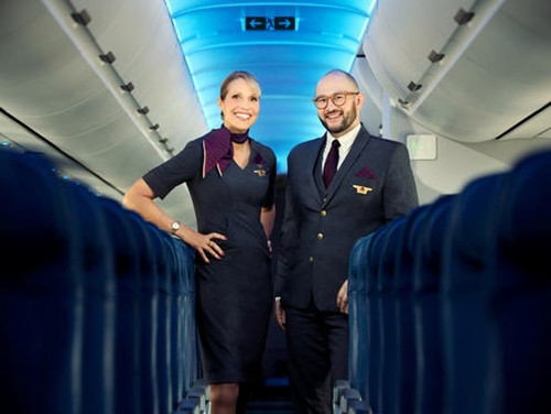 Tiếp viên hàng không không được phép nâng hạng cho bất kỳ ai. Họ không được phép nhận tiền bo để nâng hạng cho khách. Nguồn ảnh: Getty