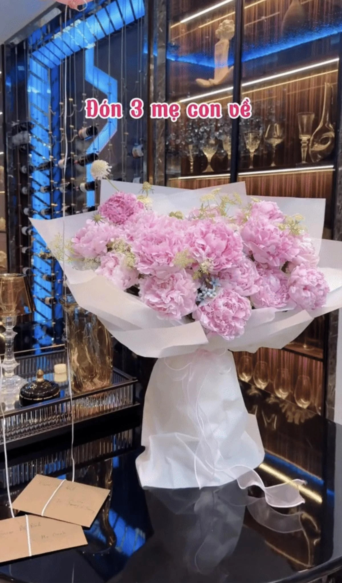 Biệt thự của Shark Bình - Phương Oanh được thiết kế theo phong cách hiện đại, sang trọng. Ảnh: FBNV