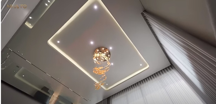 Độ cao từ mặt đất đến trần khoảng 7 mét.