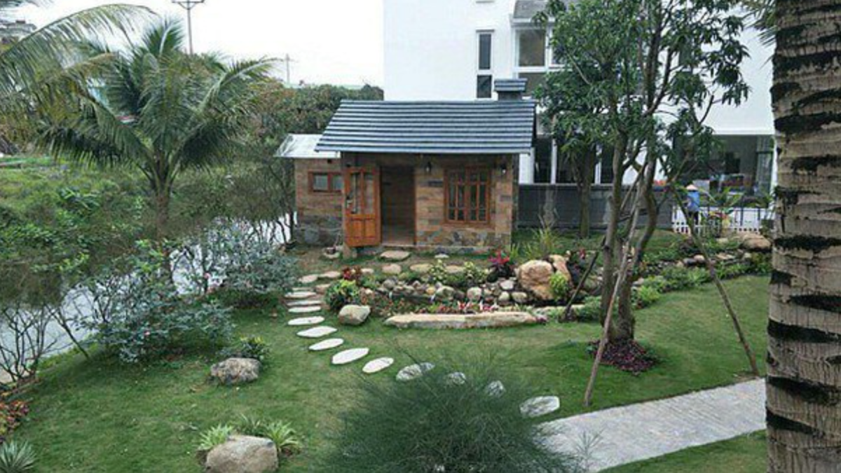 Rất nhiều nghệ sĩ cũng từng ghé thăm căn biệt thự của Xuân Bắc. Thiết kế nhà của danh hài Xuân Bắc được các kiến trúc sư đánh giá không chỉ đẹp mà còn mang được nét văn hóa truyền thống, có ý nghĩa sử dụng thực tế. Ảnh: Tổng hợp