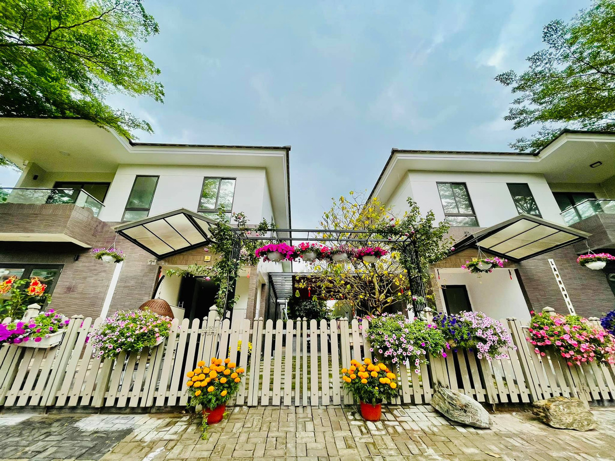 Bên cạnh căn biệt thự này, năm 2022, Nhật Kim Anh mua thêm một căn nhà dành cho con trai, nằm ngay bên cạnh nhà hiện tại của cô. Ảnh: FB Nhật Kim Anh