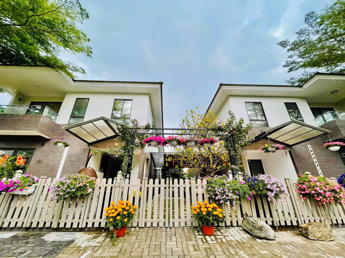 Bên cạnh căn biệt thự này, năm 2022, Nhật Kim Anh mua thêm một căn nhà dành cho con trai, nằm ngay bên cạnh nhà hiện tại của cô. Ảnh: FB Nhật Kim Anh