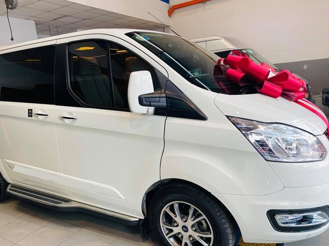 Cũng trong năm 2020, diễn viên Nhật Kim Anh mua chiếc Limousine ước tính khoảng 2 tỷ đồng để thuận lợi hơn trong các chuyến đi công tác xa. Ảnh: FB Nhật Kim Anh