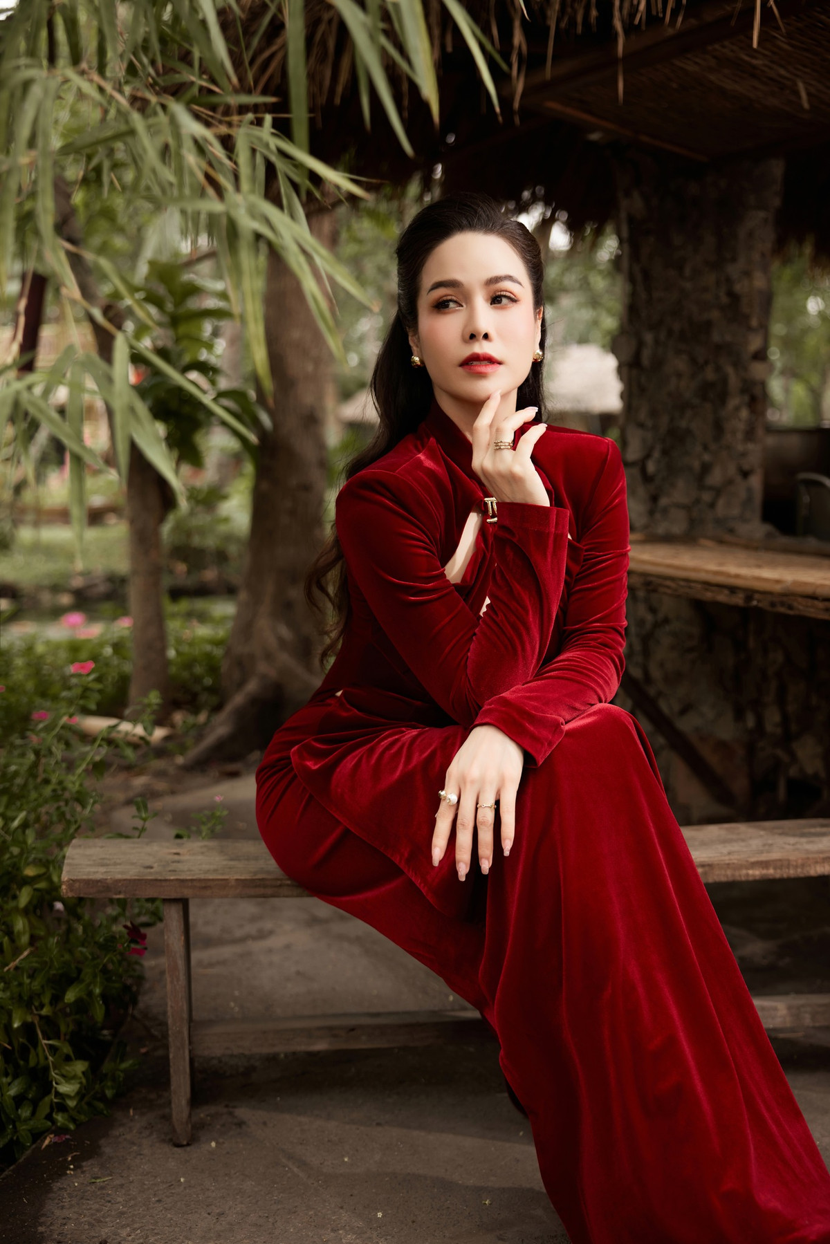 Nhật Kim Anh được biết đến với vai trò diễn viên, ca sĩ nổi tiếng trong showbiz Việt. Xuất phát điểm có cuộc sống khó khăn, song nhờ nỗ lực không ngừng, Nhật Kim Anh hiện sở hữu trong tay khối tài sản đáng mơ ước. Ảnh: FB Nhật Kim Anh