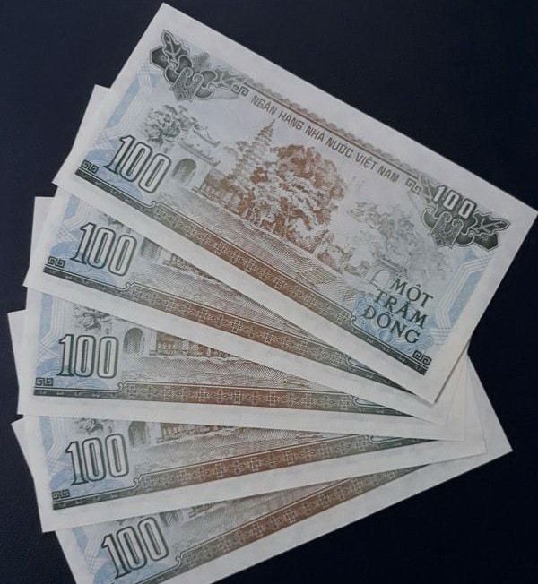 Hiện gần như không còn giá trị lưu hành trên thị trường và chỉ xuất hiện mang tính sưu tầm nhưng thời gian nó xuất hiện (năm 1992), tờ tiền giấy mệnh giá nhỏ nhất đang lưu hành tại Việt Nam từng trao đổi được rất nhiều mặt hàng. Ảnh: Muabantien