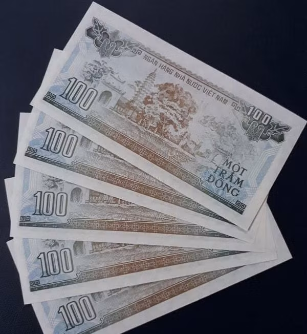 Hiện gần như không còn giá trị lưu hành trên thị trường và chỉ xuất hiện mang tính sưu tầm nhưng thời gian nó xuất hiện (năm 1992), tờ tiền giấy mệnh giá nhỏ nhất đang lưu hành tại Việt Nam từng trao đổi được rất nhiều mặt hàng. Ảnh: Muabantien