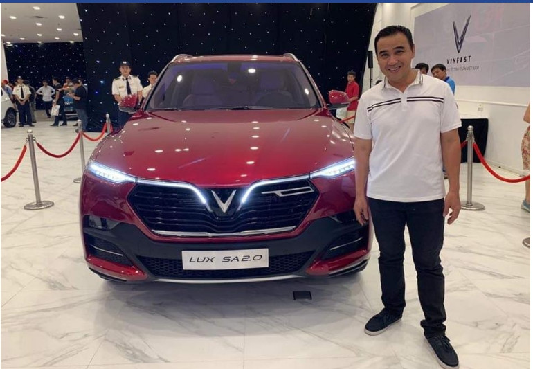 Cuối năm 2018, MC Quyền Linh gây xôn xao khi mua dòng xe mới nhất của một thương hiệu nổi tiếng. Trước đó, nam MC từng sở hữu một chiếc xe trị giá 6 tỷ đồng. Ảnh: Thethao247