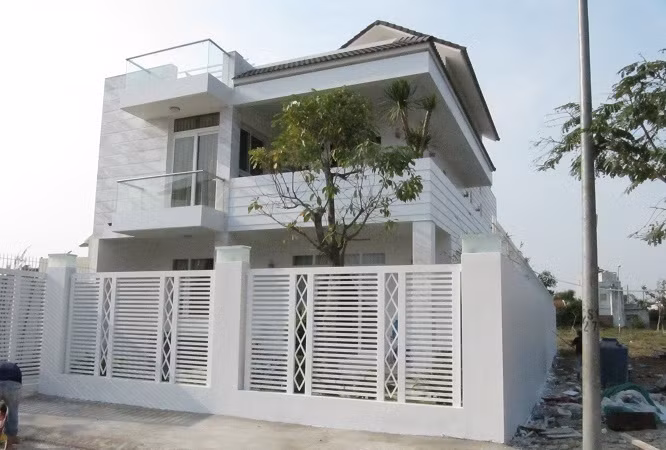 Từ năm 2011, gia đình MC Quyền Linh chuyển đến sống trong căn biệt thự ở quận 7, TP HCM có giá lên đến 21 tỷ đồng. Ảnh: Vietnamnet