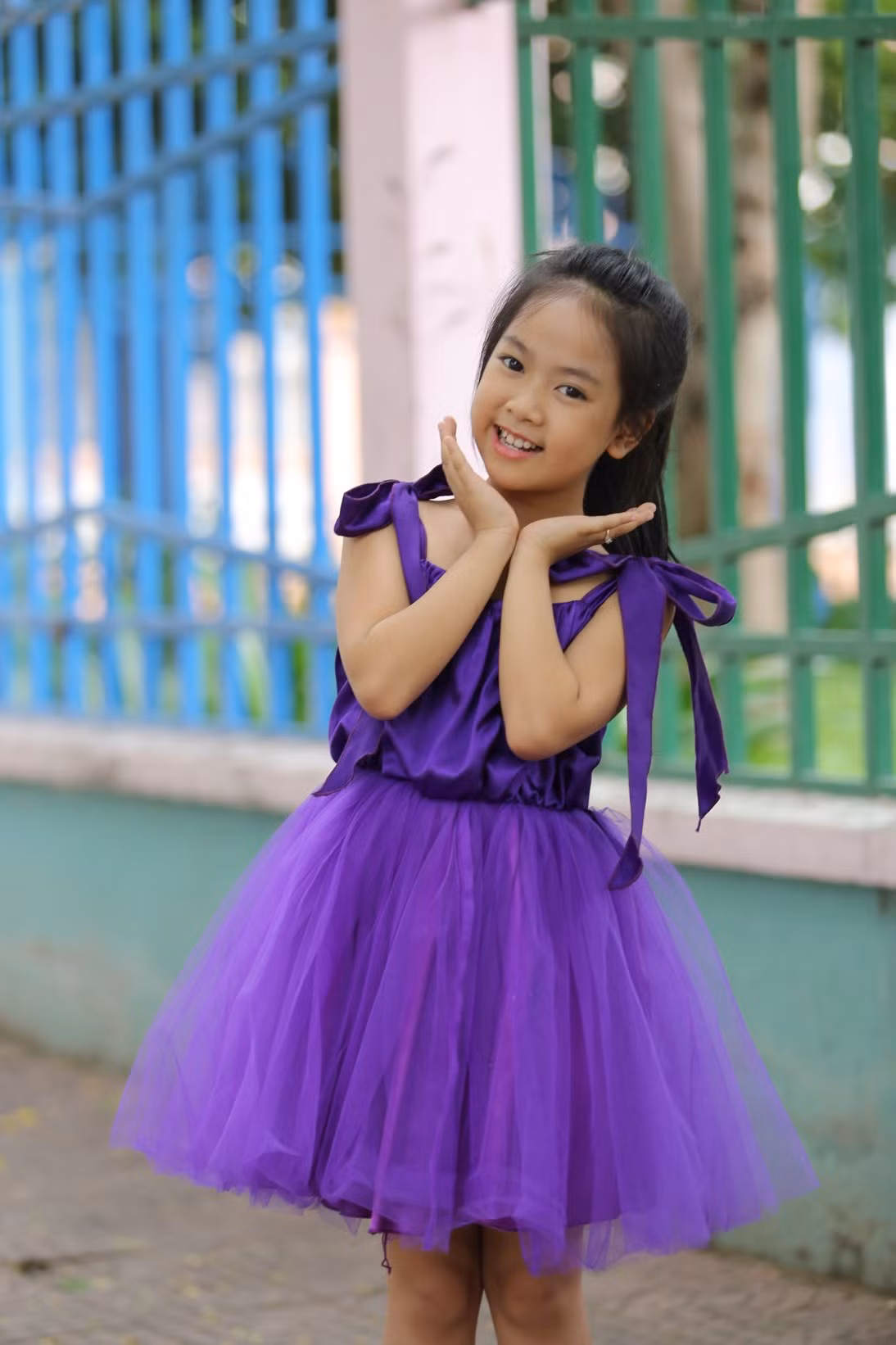 Cô bé Trần Thị Diệp Nhi (sinh ngày 30/11/2007 tại Nghệ An) được phong là “trưởng ban ngoại giao” vì rất tự tin, mạnh dạn trong việc giao tiếp, chủ động bắt chuyện với người khác. Diệp Nhi là cô bé dạn dĩ nhất nhà chung Vietnam Idol Kids, rất năng động, thích hỏi chuyện, làm quen với người mới.