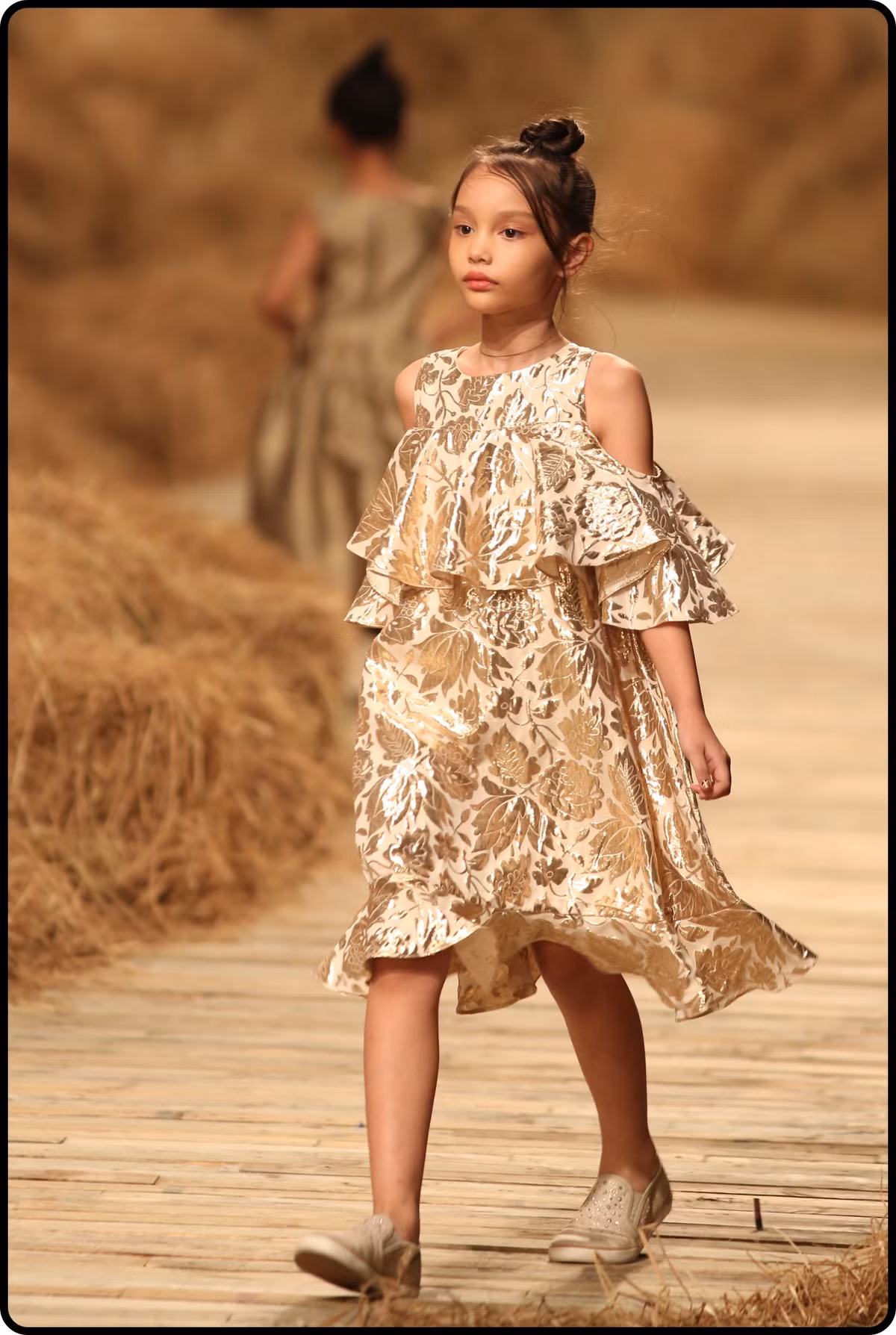 Bên cạnh sự xuất hiện của bé Nhím, các người mẫu nhí cũng luôn là phần không thể thiếu trong các show diễn của Đỗ Mạnh Cường thời gian gần đây.