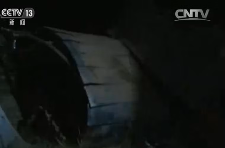 Nguyên nhân được xác định ban đầu là do sự cố kĩ thuật khiến động cơ máy bay ngừng hoạt động ngay trên không. Đây là sự cố vô cùng nghiêm trọng với các loại máy bay quân sự nói riêng và thế giới máy bay nói chung.