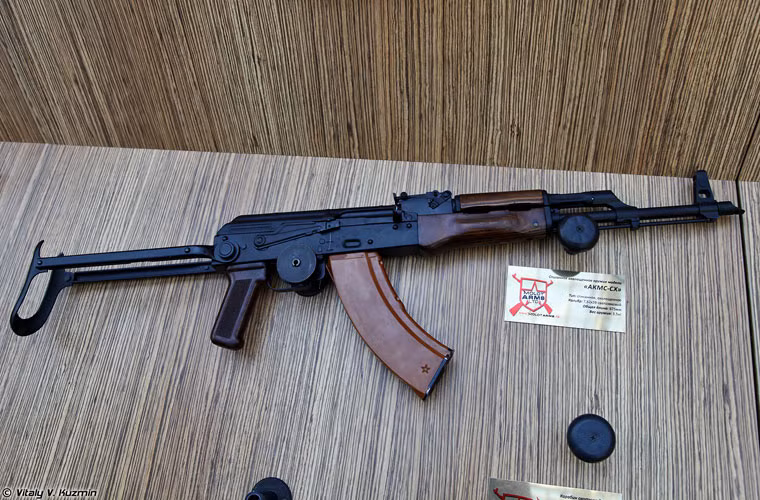  Súng trường AKMS-SKh - biến thể khẩu súng trường AKMS báng gấp chuyên dùng cho lực lượng đặc biệt.