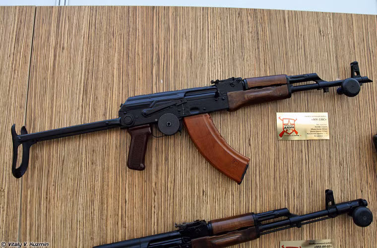 Không ít khẩu AK, AKM đã được cải tiến thành mẫu dân sự để kinh doanh. Ảnh: Khẩu MA-136C cải tiến trên cơ sở AKMS.